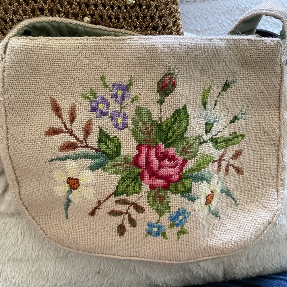 Vintage flower embroidered handbag